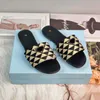 Projektant slajdów sandałów damskich buty wysokiej jakości śliski Nowe luksusowe modne buty dla kobiet prysznic na plażę tkane niskie pięty do noszenia doskonałego poczucia sensownego prezentu