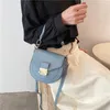ショルダーバッグ女性のためのミニクロスボディサドル2024リベット装飾バックルPUレザーデザイナーレディースハンドバッグと財布