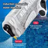 Fullutomatisk elektrisk vattenpistolinduktionsinjektionsleksak för barnsem som simmar på stranden sommaren 240420