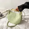 Sac pour femmes tissées de requin célèbre, sac de boulettes de grande capacité, voyage de voyage et de shopping, sac à main en cuir à poignée en métal, style de mode haut de gamme