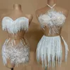 Pymr Stage Wear Sexy Fringe Femmes Sheer Robe Dance tenue blanche White Snowless Pearls Superbe Scène chanteur Porte Costume de drag d240425