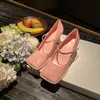 Chaussures habillées 2024 PU Le cuir carré Toe Med Talon printemps mature Sweet Dating Backle Backle Mary Janes Femmes Pumps Pink Talons