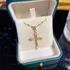 Naszyjniki wiszące moda chrześcijańska Jezus Cross Naszyjnik Znakomity rzemiosło Strażnik Krzyżowy Krzyż Strażnik Ukochany prezent