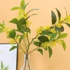 Flores decorativas do ramo artificial não comandante Osmamanthus Fragrans com pequenas folhas verdes amarelas para casa