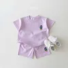 Set di abbigliamento 2024 Summer 2 pezzi abiti per bambini Top e fondo set da bambini per bambini Abbigliamento da orso sottile sport casual sport cucciolo setl2404