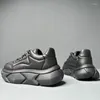 Sapatos casuais calçados pretos do pai do pai genuíno de couro elevado de grossa pão para tênis masculinos aumentou 6 cm de esportes masculino masculino