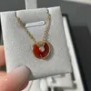 Ontwerpermerk Carter Amulet ketting met dubbelzijdige witte fritillaria rode agaat Peacock Stone veiligheid Talisman voor vrouwen Gold Lock Snzd