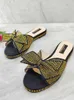 Slippers 2023 Novos sapatos femininos italianos decorados strôs de dedo do pé aberto saltos baixos Mulheres de luxo Nigerianas Partema H240425