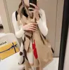 2022 Hot Designer Winter Cashmere Scarf High-end Speat Thick Fashion Womens Shal
