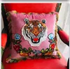 Luxe klassieke Designer Embroidery Pillow Cushion 4545 cm Home and Car Decoration Creative Christmas Gift Home Textiles5315315