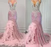 Çarpıcı Pembe Deniz Kızı Prom Elbiseleri 2024 Afrikalı Kız Parti Akşam Elbise Seksi Yular Boyun Boncuk Kristalleri Aplike Kadınlar Ön Split BC18708