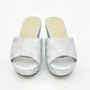 Chaussures habillées Arrivée élégante Crystal Shoe Designer Femmes Luxury 2024 Été Haute talon pour décorer de strass