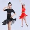 Bühne Wear Kids Latin Dance Kleid Fringe Kind Latin Tanz Kostüm Schwarze rote Mädchen Ballsaal Tango Salsa Stage Outfits Tanzkleider tragen D240425