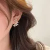 Bengelen kroonluchter nieuwe Koreaanse imitatie Pearl Flower Stud -oorbellen voor vrouwen licht luxe elegante kristal zirkoon oorbellen sieraden feest cadeau