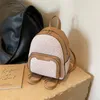 Bolso de hombro para mujer al por mayor de fábrica Color fresco Color fresco Mano de cuero Calles Popular Letras populares Mochila casual Bolso de mujeres con estilo 805#