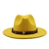 Brede rand hoeden emmer hoeden warme fedoras hoeden voor mannen cowboy hoed tauren riem geel zwart joker mode kerk jazz cap brim fedora maat 55-61 cm y240425