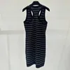 Grundläggande avslappnade klänningar Designer Brand High Version 24 Summer New M Family Stripe Sleeveless Slim Fit Sticke Dress Q8XB