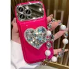 Cas de téléphones portables Bracelet de luxe Bracelet Bracelet grand téléphone pour l'iPhone 15 Pro Max 14 Pro 12 11 13 Diamond Love Heart Mirror Cover D240424