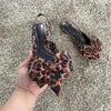 Sommerfrauen spitzte Zehen flache Sandalen Schuhe ohne Absätze