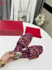 Diseñador de lujo Firma de la mujer Sandalias deslizantes de piel de ternera Sandalias de corte de patente de tacón blanco Sandalias Tobogán con caja