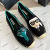 كارل لاجيرفيلد امرأة مصممة حذاء الصياد espadrilles فستان أحذية فاخرة مطرزة النعال النسيج شريحة أسود أبيض أبيض.