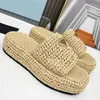 Sandalias de diseñador 2024 Nuevo triángulo Camineta Slipper Platform Slipper Raffias Slipper Women Zapato casual Flip Flip Sliders Sliders de verano Sandale