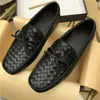 Chaussures décontractées Haute qualité Slip sur les mocassins Moccasins Mocasins Piste noire Designer Men Woven Le cuir léger Flats Luxury Grand Taille