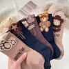 Chaussettes de femmes mode rétro rétro polyvalent mignon caricaturé en peluche de chaussettes d'ours confortable