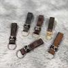 Fashion Key Buckle Car Keychain Handmade En cuir Kechechains Men Femmes Sac Sac Accessoires Pendants 11 Couleur