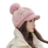 Beretti squisiti lettere design cappello ricamato a palla da baseball inverno con peli di peluche per donne