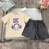 Nieuwe baby tracksuits Summer Boys Set Kids Designer Design Kleding Maat 100-150 cm T-shirt en volledige afdruk van cirkelvormige logo shorts 24APRIL