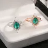 Cluster anneaux 2024 S925 Sterling Silver Emerald incrusté diamant européen et américain exagéré design anneau de bijoux pour femmes