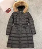 Kobiety Khloe Długie kurtka Designer Fur Fur Hood Owewear Winter Zamknięcie Pasek Pasek Gruby ciepły płaszcz