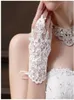 Gants de mariée sexy Gants de mariage en dentelle rouge sans doigts Gants de mariage en dentelle appliques à paillettes avec un accessoire de mariée en ruban6570454