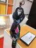 G Gedrukte zijdeontwerper Scarf Women Travel Essential Spring and Summer Series Populaire Silk Scarf Headscarf Tube Top Sjaal G Nieuwe Synchronisatie 7A Kwaliteit 90*90 cm