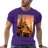 メンズポロスミャンマー。ヤンゴン。 Shwedagon Pagoda。建築の詳細。日没。 Tシャツは、男性用のブラックTシャツシャツをトップにします