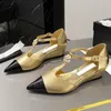 Designer Luxo de luxo de luto de luto feminino Sapatos de vestido bombas de pele de cordeiros pontudos dedos dedos camellia sandálias clássicas t-tie de 4,5 cm de tornozelo ajustável