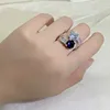 Cluster ringen creatief niche -ontwerp blauw witte imitatie kristal edelsteen open ring licht luxe vol met diamant hoogwaardige vrouwen sieraden