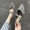 Kleiderschuhe Ladies 2024 Mode moderne Sandalen Frauen reife elegante Party Frauen Pailletten mit Spitzenzehen weiblich