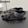 Sandaler 2024 Summer Flat Bottom Tjock Sole Women's äkta läder ihålig ut rand Sandales Bekväma semesterskor