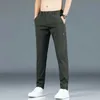 Pantaloni da uomo 2024 pantaloni da uomo slim codi per maschile coreano pantaloni sportivi per il piacere traspirato