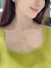 2024 Classiche Collane Classiche a trifondo a quattro foglie Pendanti 18K Gold Collana laser a pendente White Neckchain Collar Catena