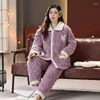 Abbigliamento da donna 2024 pigiama da donna inverno inverno a tre strati folte flanella da loungewwear di grandi dimensioni di grandi dimensioni.