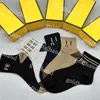 Fashion Mens Sport Sock Brand Letter Sock imprimé Cinq paires Coton chaussettes de coton confortables chaussettes respirantes