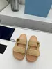 2024 Beroemd merk Beach Slippers Classic Flat Heel Summer Designer Fashion Flops Lederen Lady Slides Women Shoes Hotel Bath Ladies Sexy Sandals 35-41