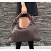 Totes Bolsa de pulso Totes Bolsa de designer de pulso Mulheres Sacos únicos Vbottega ombro novo couro grande renda grande grande capacidade de mão macia de mão macia Bolsas de veterano 3FH7