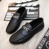 Sapatos casuais verão preto leve não escorregando zapatos de hombre vestidos formais mocassins para homens