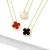 2024 Classiche collane da trifoglio a quattro foglie Classiche PENDANTS Lucky Grack Red Agate White Fritillaria Collana per donne 18k Gold placcata piccola e lussuosa catena di ossa di rosa di rosa