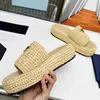 Sandalias de diseñador 2024 Nuevo triángulo Camineta Slipper Platform Slipper Raffias Slipper Women Zapato casual Flip Flip Sliders Sliders de verano Sandale