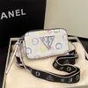 Designer Small Print Letter Triangle Camera For Women Small Square Bag Tassen